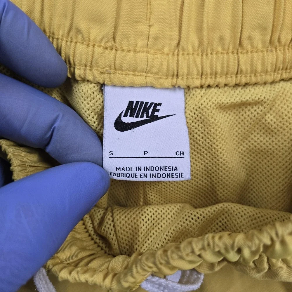 Nike Shorts Mens Small Yellow Swim Trunks Drawstring Swoosh Logo Mesh Lined